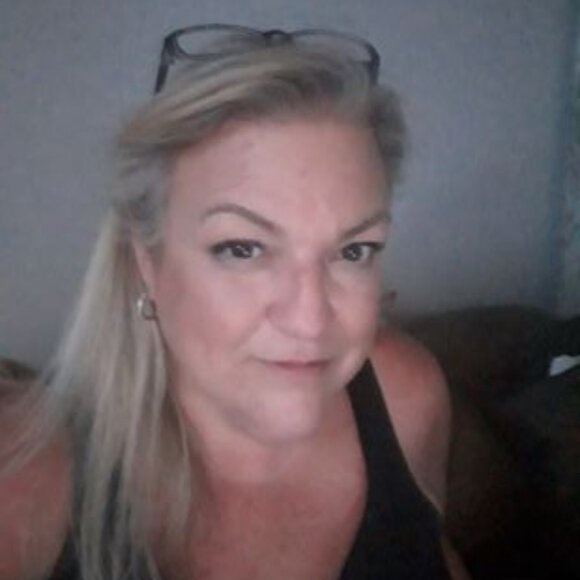 Meet your Posher, Yvette - Picture 1 of 2